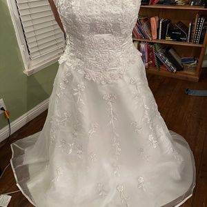 Brand New Wedding Dress Never used
